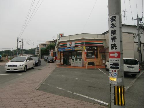 Convenience store. 300m to Seven-Eleven (convenience store)