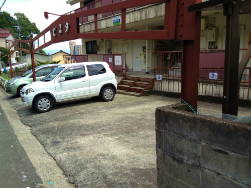 Parking lot. On-site parking ☆