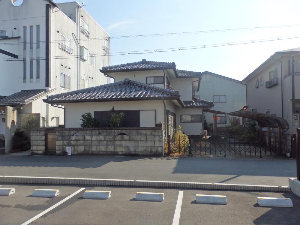 Local appearance photo. Local (12 May 2013) Shooting