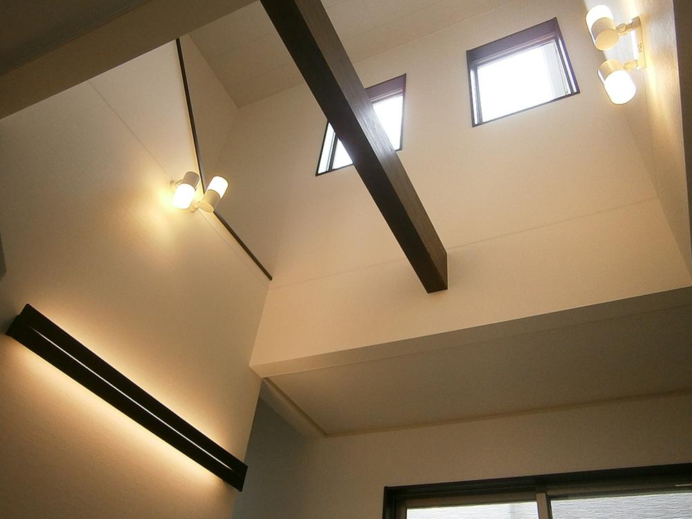 Living. Atrium with a sense of openness