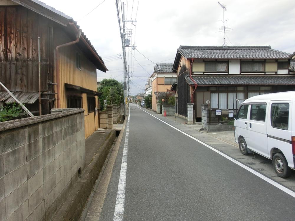 Local photos, including front road. Local (10 May 2013) Shooting