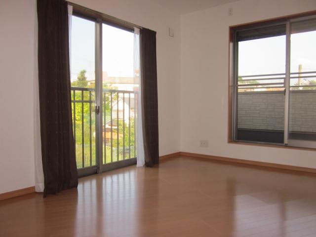 Non-living room. 7.5 Pledge