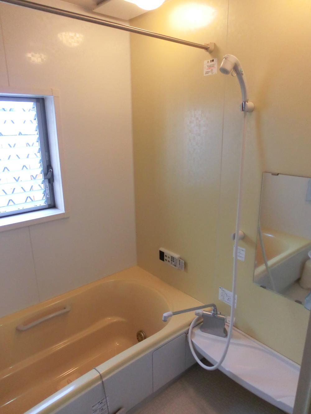 Bathroom. Spacious bathtub that can stretch even foot. It is polite to your.