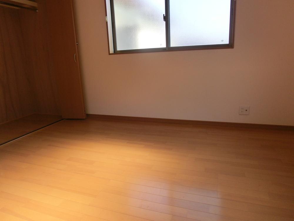 Other. Second floor Western-style is the flooring.