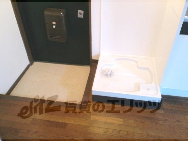 Other room space. Refrigerator yard