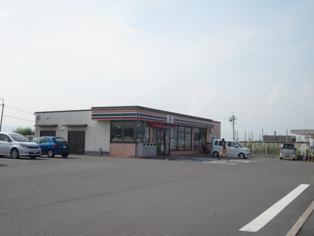 Convenience store. Seven-Eleven Chengyang to Inter shop 831m