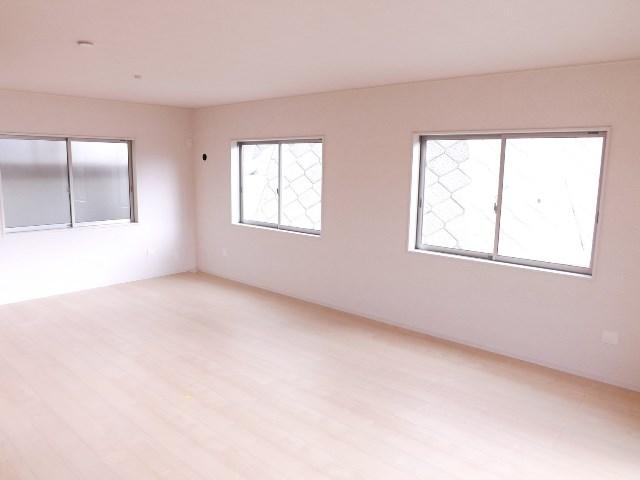 Same specifications photos (living). Same construction photos (living) Bright living 16 Pledge of south lighting two places!