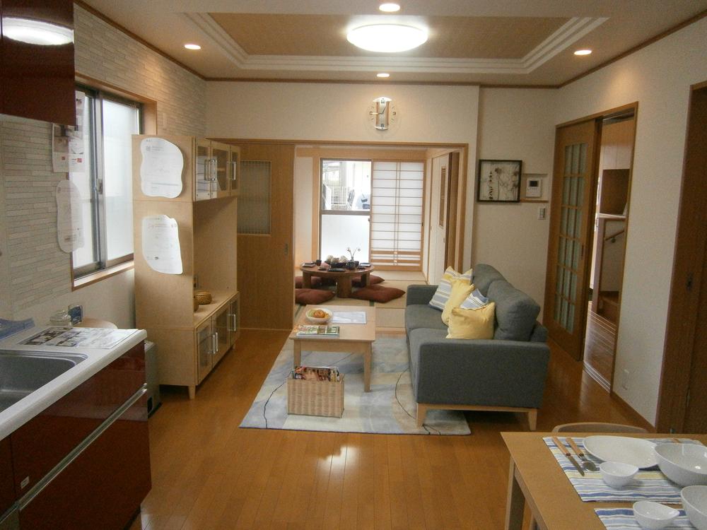 Living. Indoor (08 May 2013) Shooting