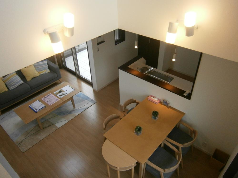 Living. Living from the atrium