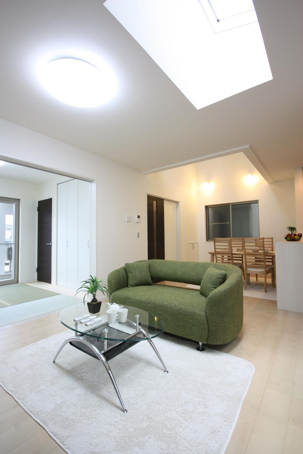 Building plan example (introspection photo). It illuminates always bright and the living light that pours down from the ceiling [Our construction cases] 