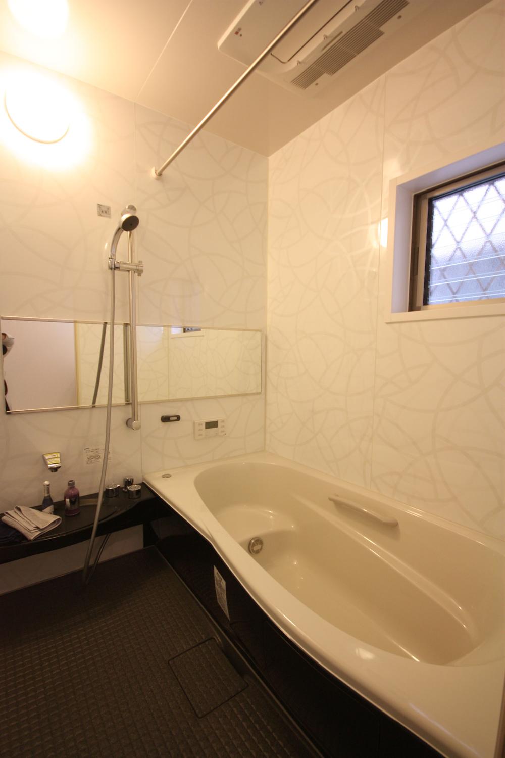 Bathroom of calm hue heals tired of the day [Our construction cases] . Bathroom of calm hue heals tired of the day