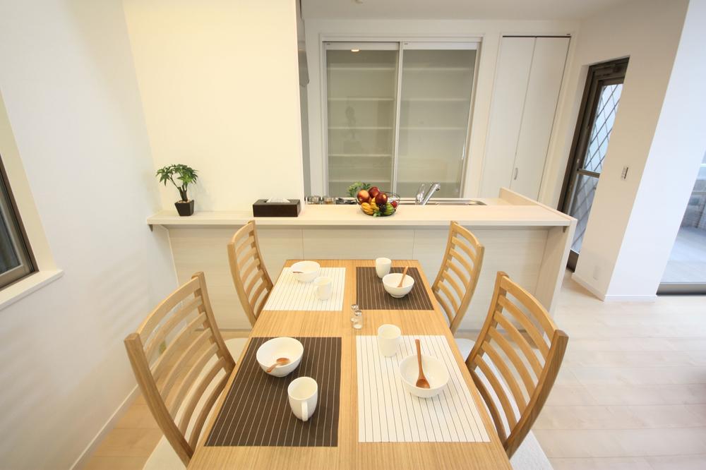 Building plan example (introspection photo). Face-to-face kitchen can dishes while enjoying the conversation with family [Our construction cases] 