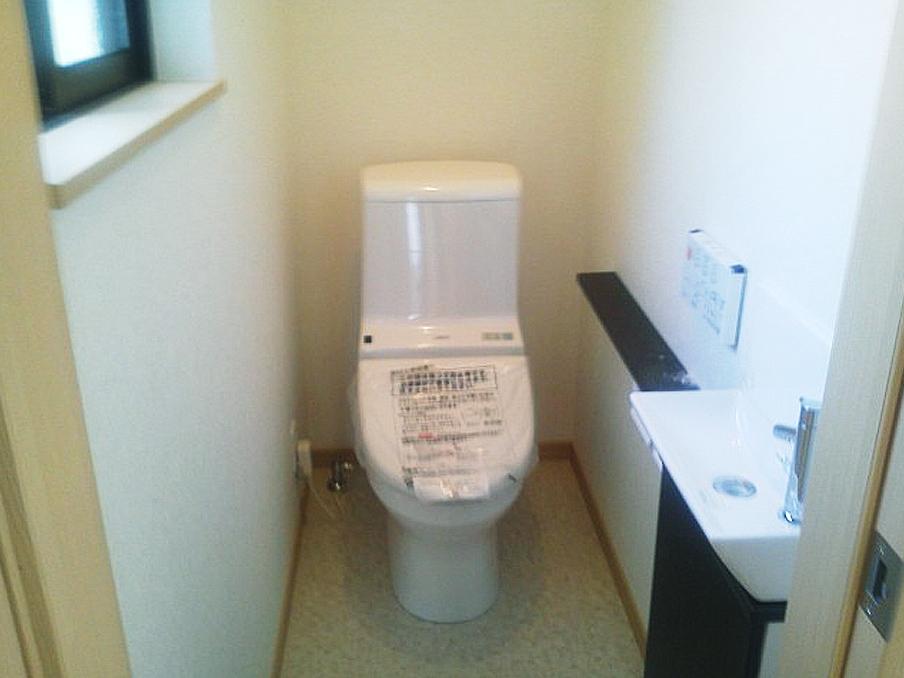 Toilet. Installed hand-washing facilities in the toilet. You do not need to go all the way to wash your hands in the washroom. (No. 2 locations)