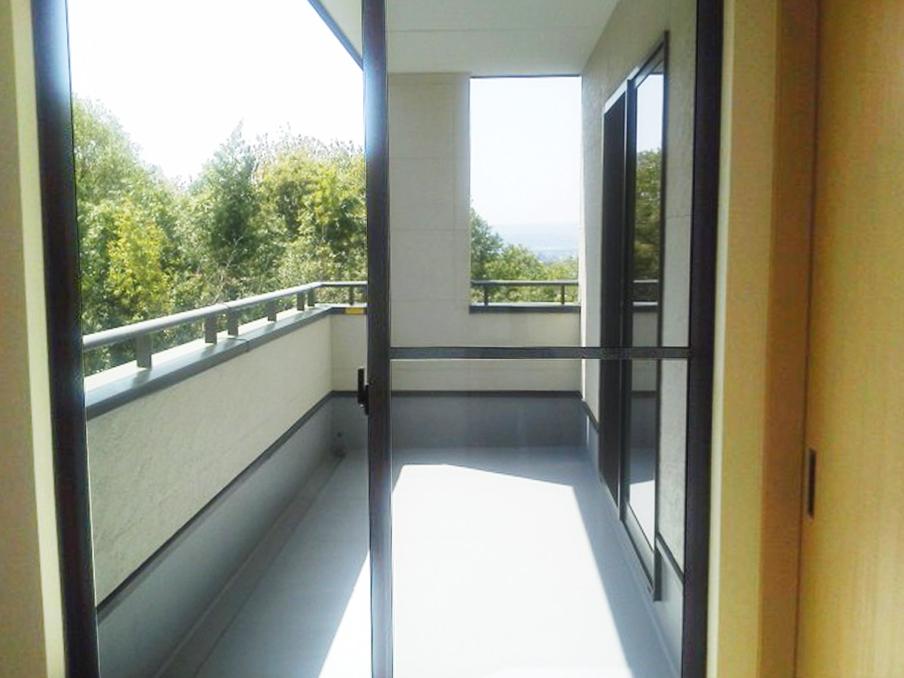 Balcony. Roof balcony, Not wet even a little rain. View is also attractive. (No. 2 locations)