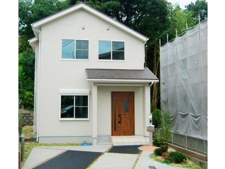 Local appearance photo. Natural color of the outer wall and the appearance of the door is friendly impression of wooden. (No. 6 locations)