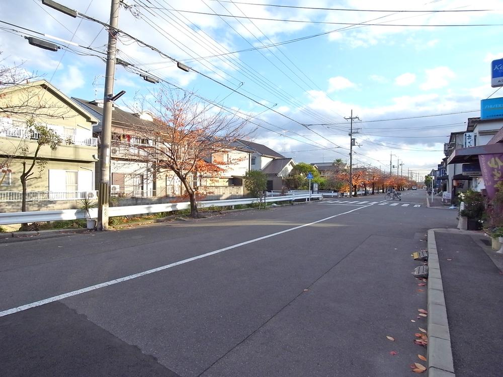 Local photos, including front road. Surrounding cityscape  ◆ Seddo before road 11m