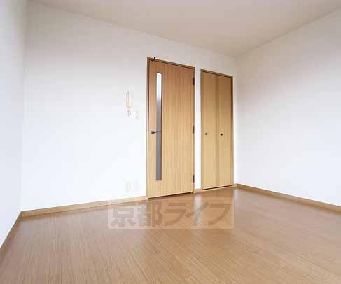 Living and room. Spacious room.