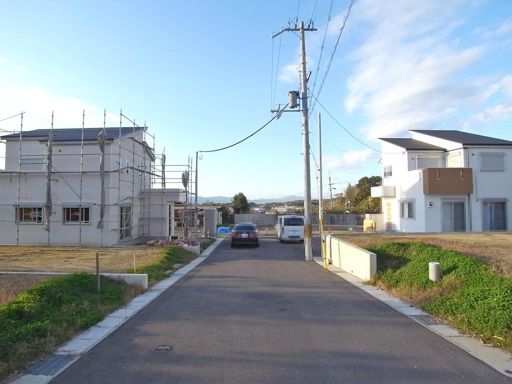 Local photos, including front road. Surrounding cityscape  ◆ Seddo before road 6m