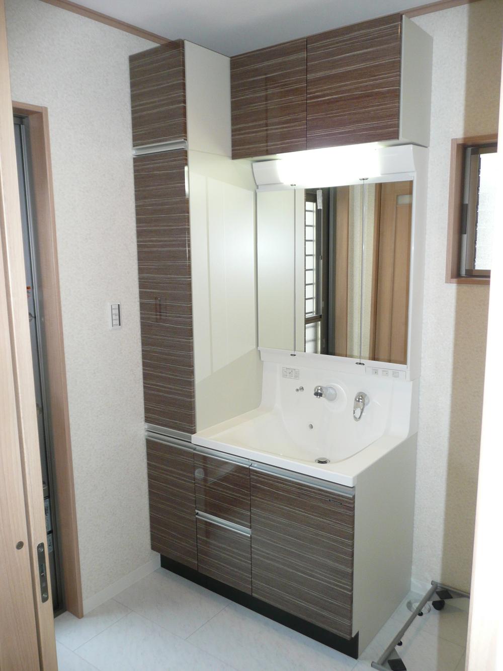 Wash basin, toilet. Wife cheer specification! The top shelf cupboard Side with storage Our standard