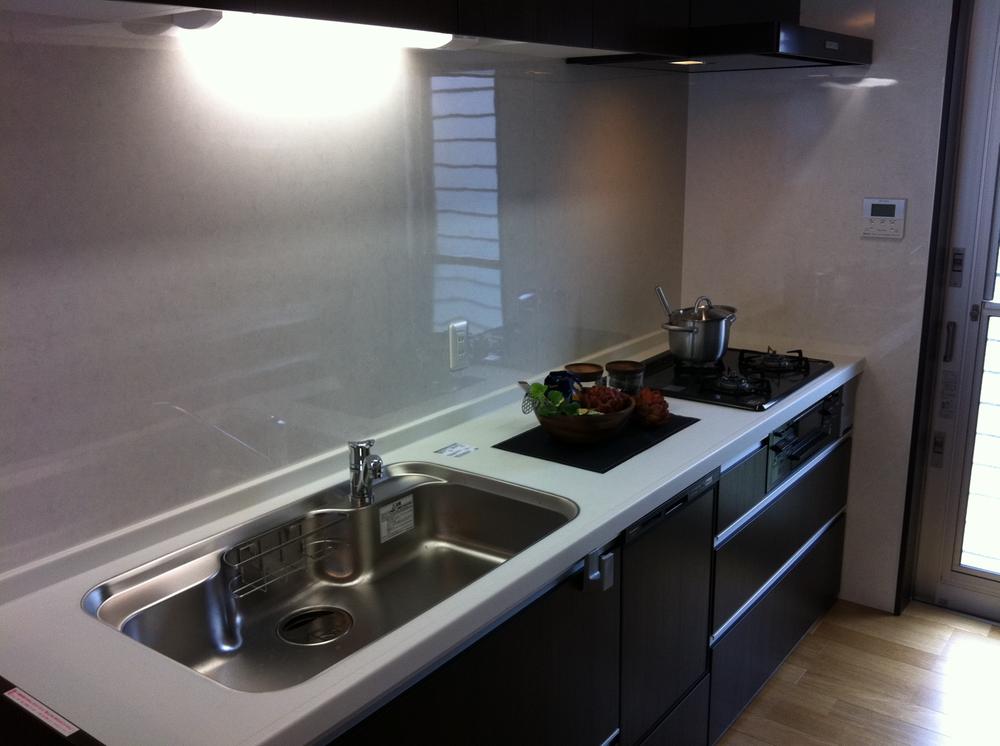 Kitchen. No. 6 place kitchen room (August 2013) Shooting