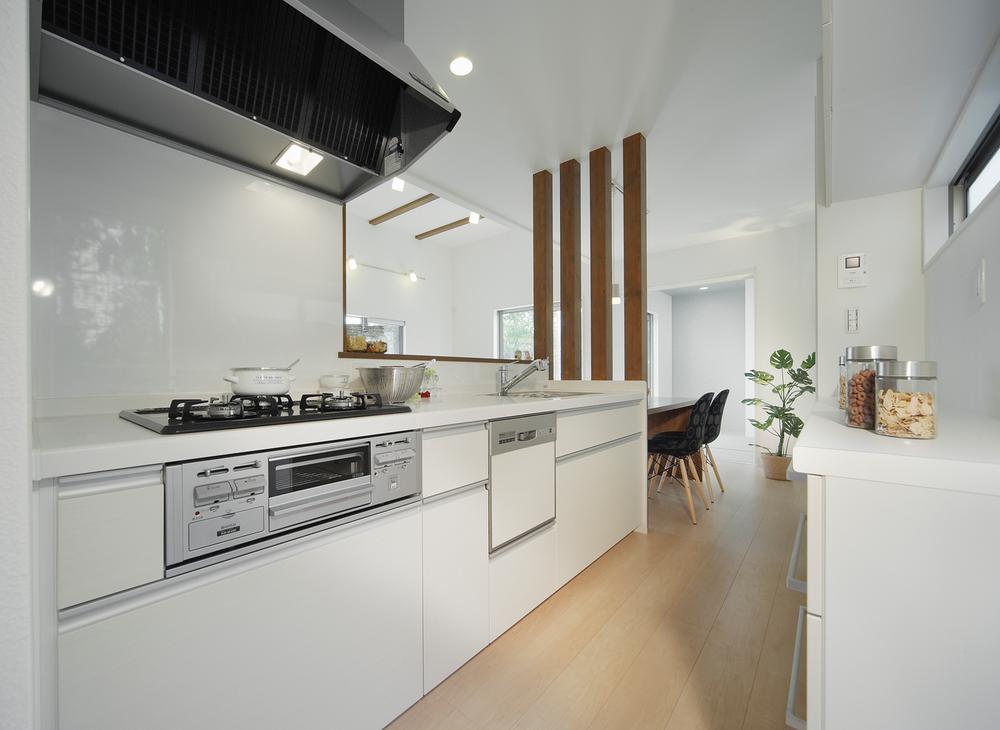 Housed plenty of kitchen will be good clean up.  [Our construction cases] 