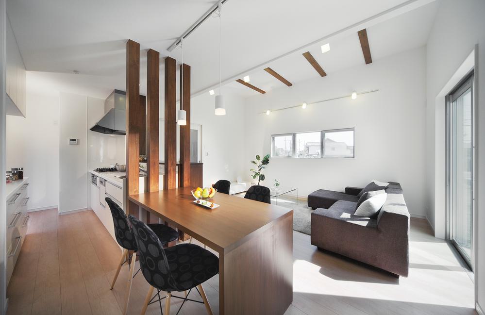 Building plan example (Perth ・ Introspection). Overlooking the living-dining kitchen is likely to increase the conversation with family.  [Our construction cases] 