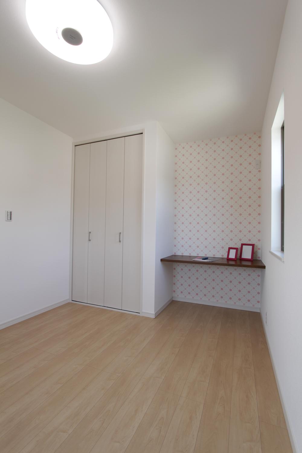 Building plan example (Perth ・ Introspection). Of equipped on the second floor Western-style desk You can use it as a homework corner of children.  [Our construction cases] 