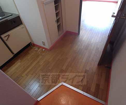 Living and room. Western is.