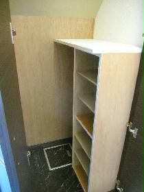 Entrance. This large cupboard! !