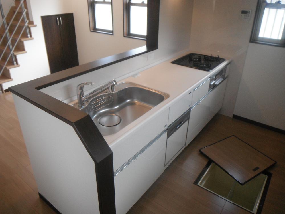 Kitchen. Dish washing dryer ・ With water purifier