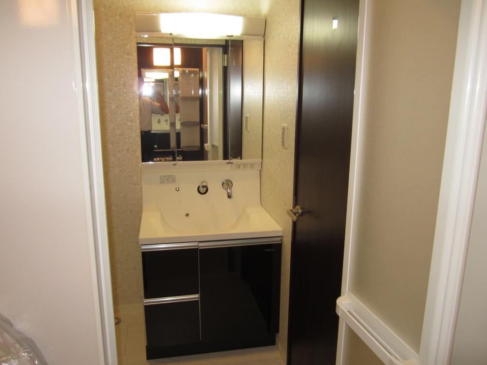 Wash basin, toilet. Indoor (July 2013) Shooting