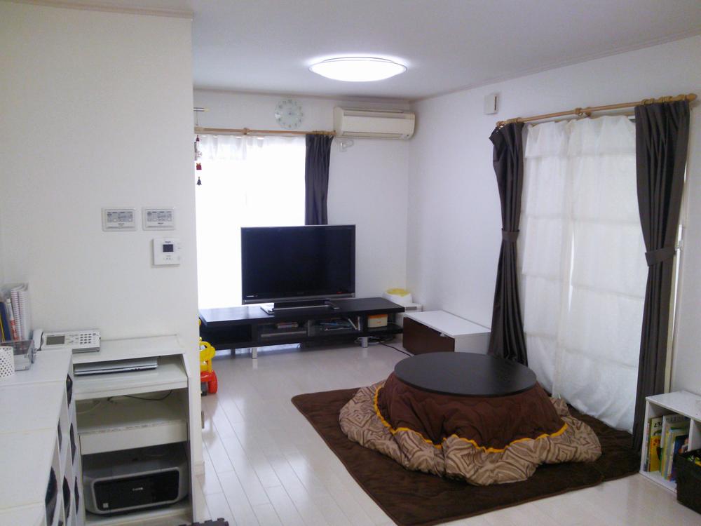 Living. Spacious to 19.25 Pledge of living floor heating Also it is good for family reunion in complete. Is your joke interior in which the white tones.