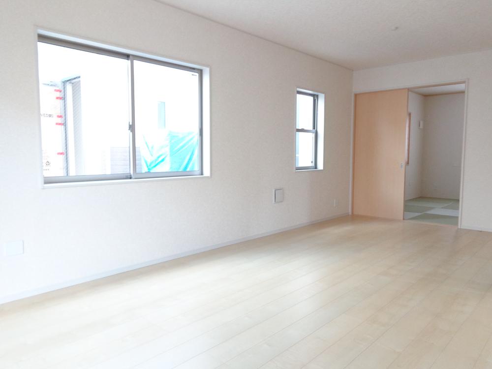 Same specifications photos (living)