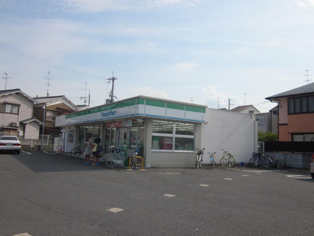 Convenience store. 576m to FamilyMart Joyo Biwanosho shop