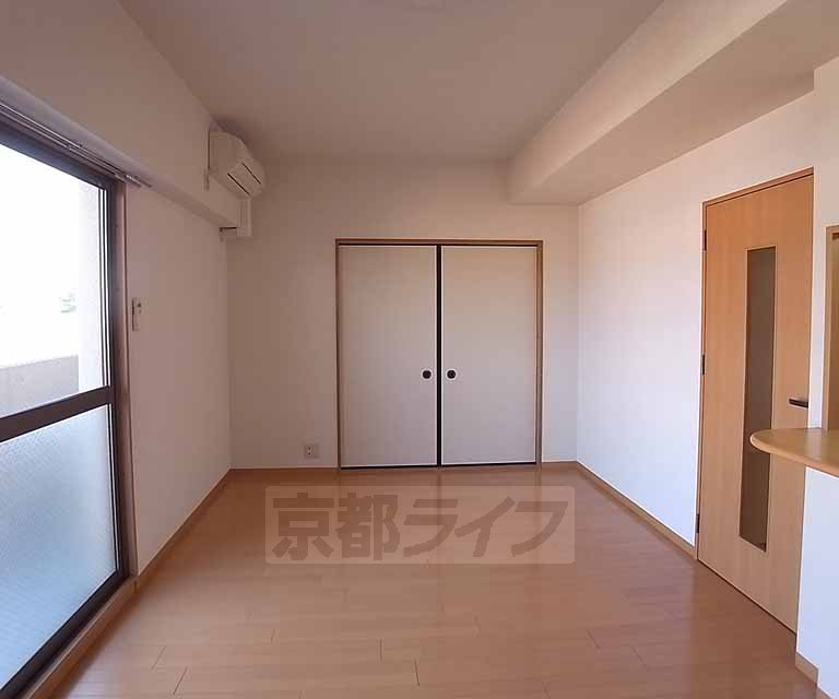 Living and room. It is east-facing room.