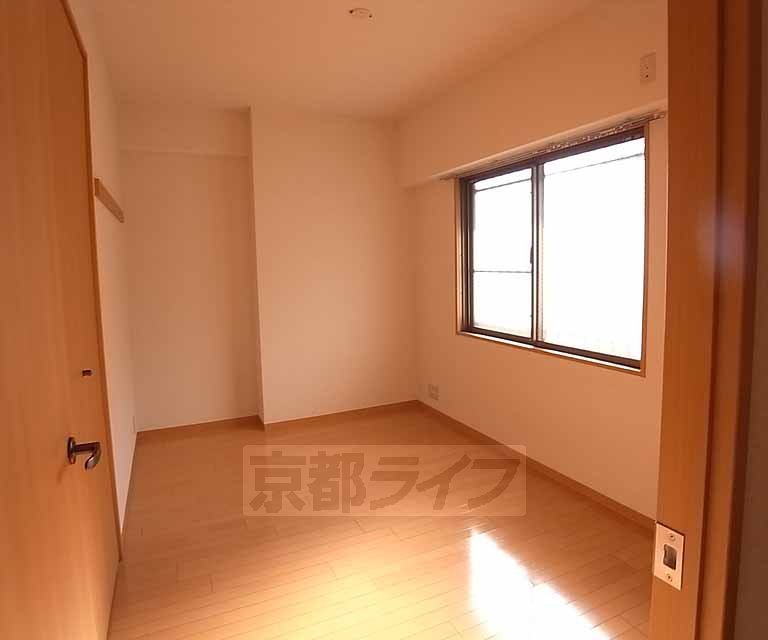 Living and room. Western is.