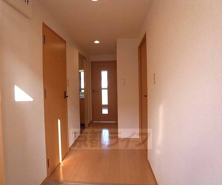 Other room space. Beautiful corridor.