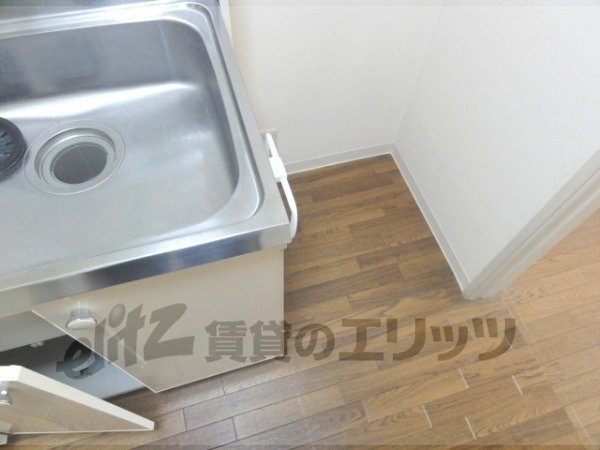 Other room space. Refrigerator yard