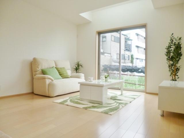 Same specifications photos (Other introspection). living Same type other properties