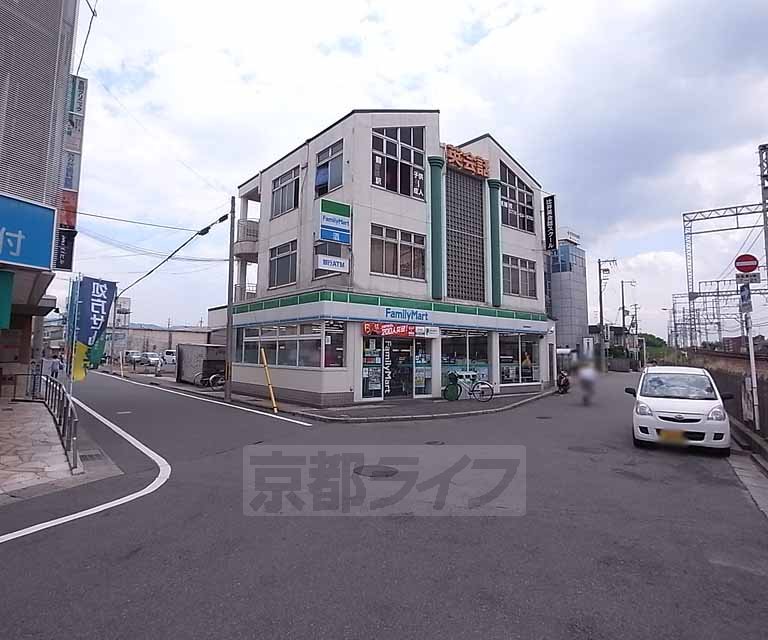Convenience store. FamilyMart Tonosho Station store up to (convenience store) 272m