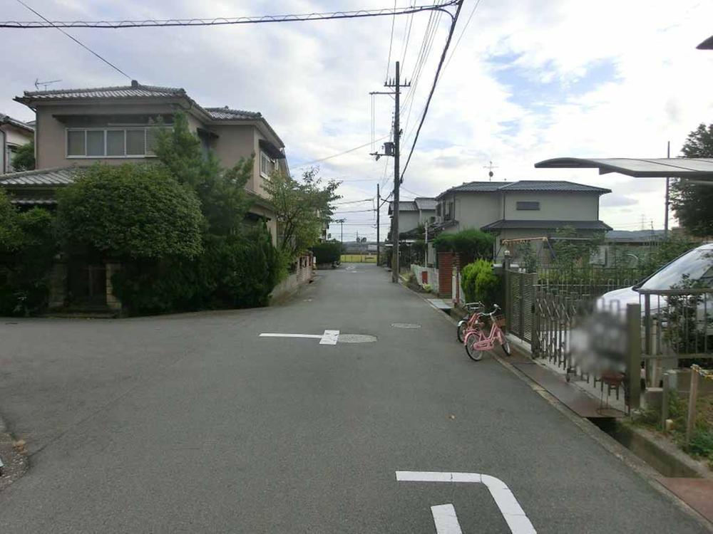 Local photos, including front road. Local (10 May 2013) Shooting