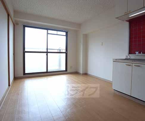 Living and room. Spacious dining kitchen.