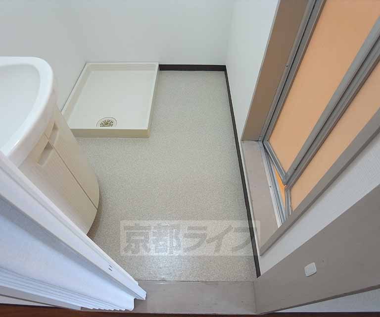 Washroom. Beautiful washroom.