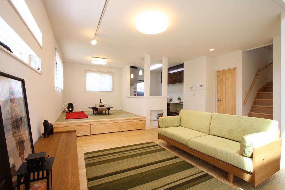 Living. Sum dining winter, why not try to surround the pots in the unwind to your family in the kotatsu. (Model house)