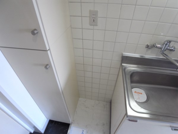 Other room space. Refrigerator yard