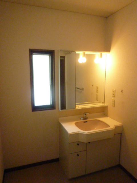 Wash basin, toilet. Indoor (10 May 2012) shooting