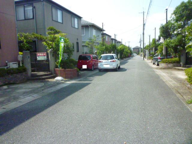 Local photos, including front road. Local (10 May 2012) shooting