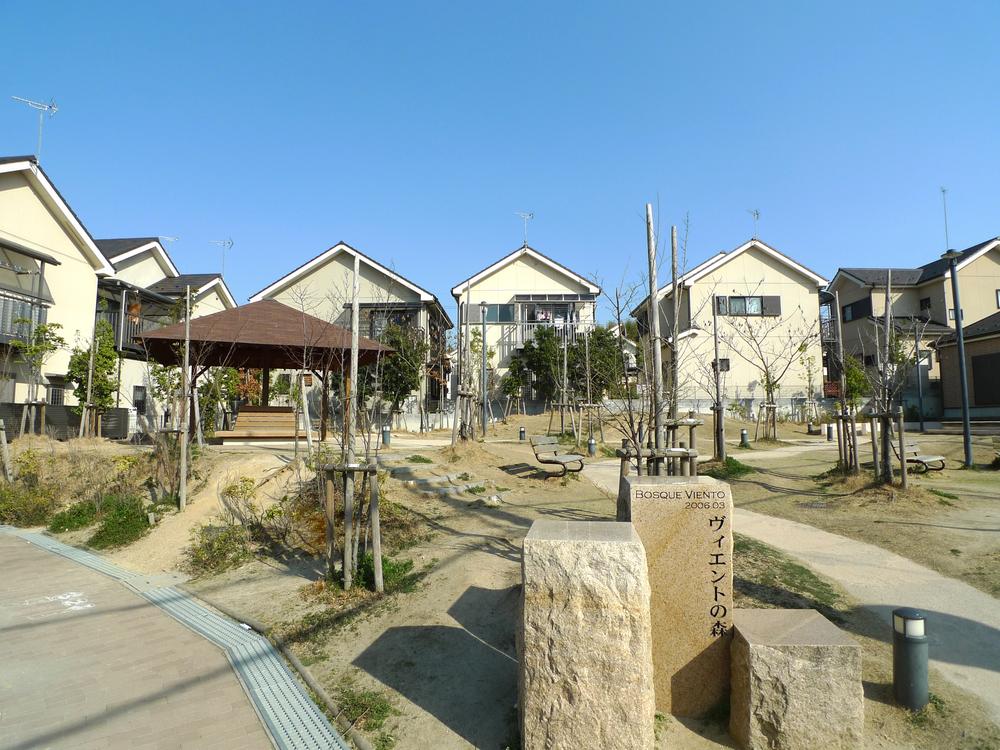 Sale already cityscape photo. Forest Viento. There is a park in the town, Play freely even children. Likely also active as a place of exchange between mom