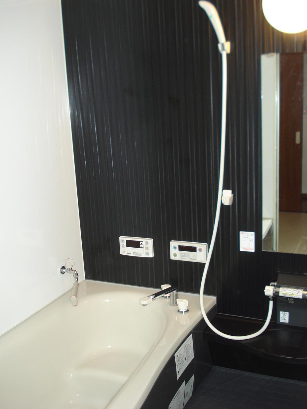 Bathroom. Chic and stylish bath of black and white! (December 2012) Shooting