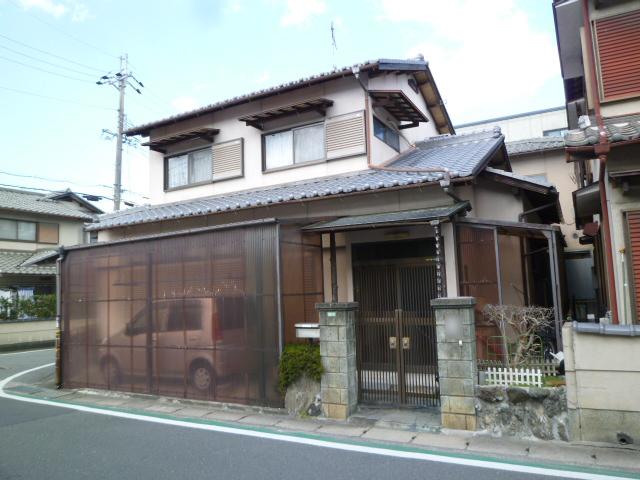 Local appearance photo. Local (11 May 2013) Shooting